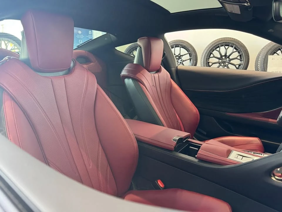 2025 Lexus LC - Image 14 of 16