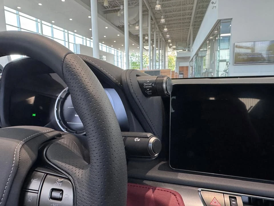 2025 Lexus LC - Image 11 of 16