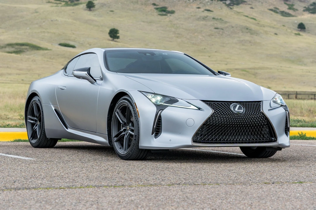 2025 Lexus LC - Image 16 of 31