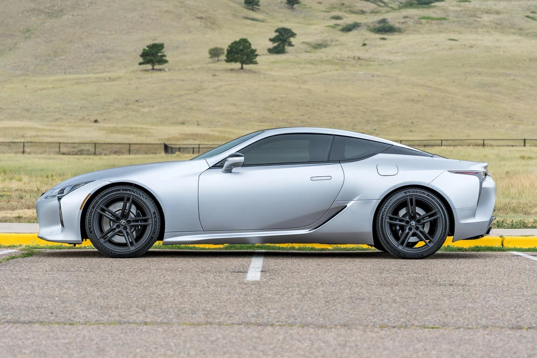 2025 Lexus LC - Image 10 of 31