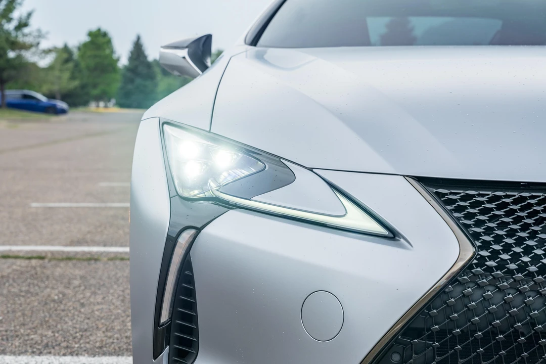 2025 Lexus LC - Image 17 of 31