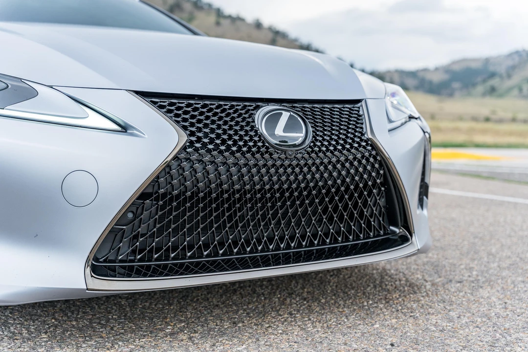 2025 Lexus LC - Image 18 of 31
