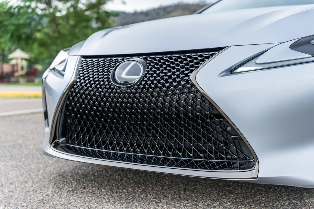 2025 Lexus LC - Image 19 of 31