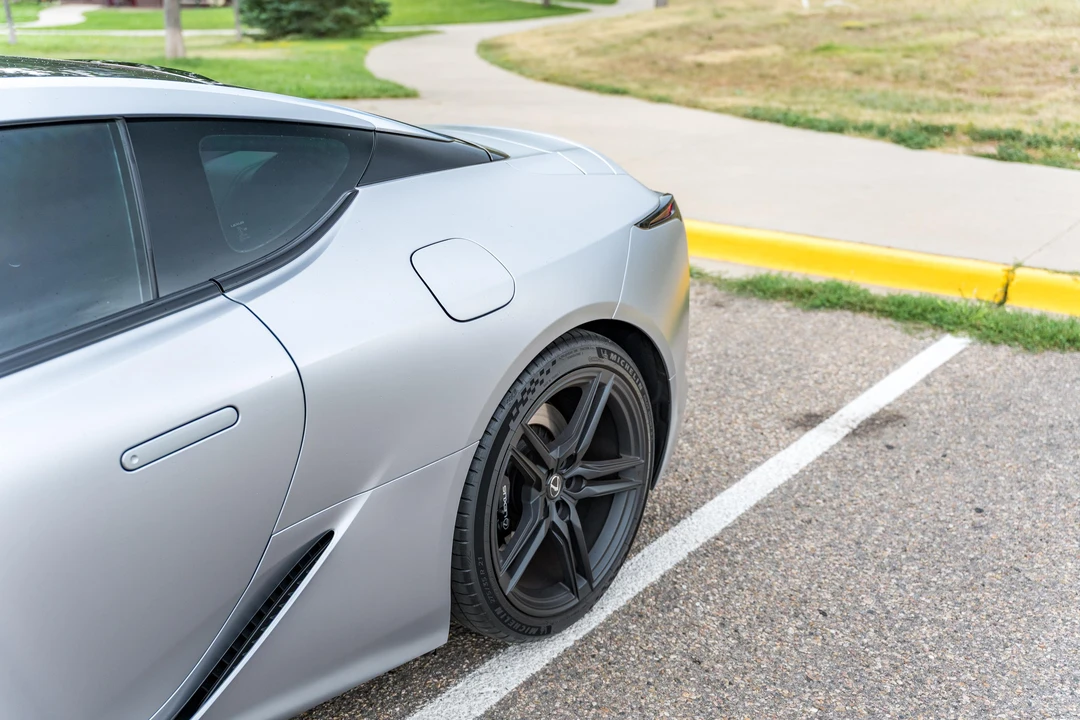 2025 Lexus LC - Image 26 of 31