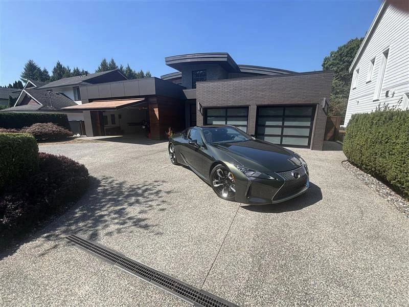 2025 Lexus LC - Image 8 of 22