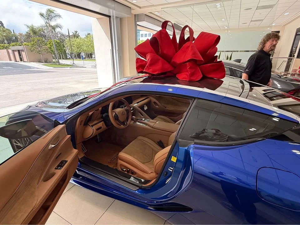 2025 Lexus LC - Image 2 of 10