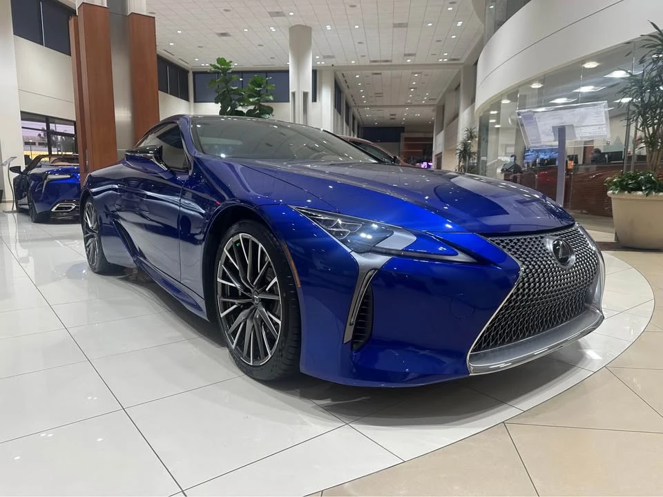 2025 Lexus LC - Image 9 of 10