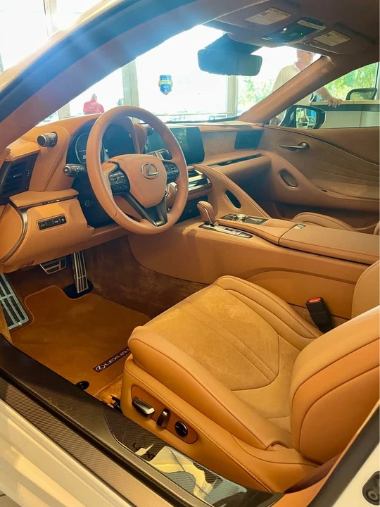 2025 Lexus LC - Image 9 of 11