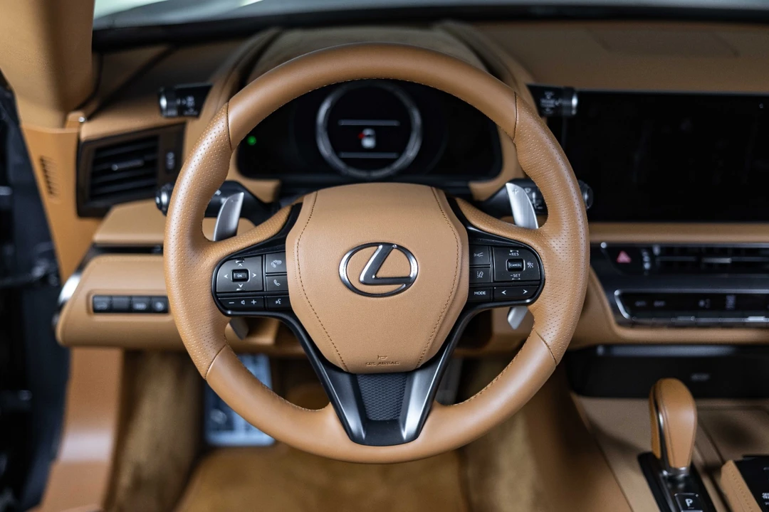 2025 Lexus LC - Image 12 of 31