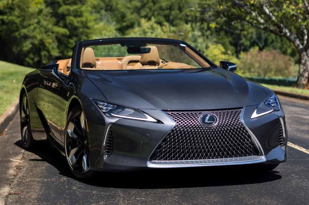 2025 Lexus LC - Image 30 of 31