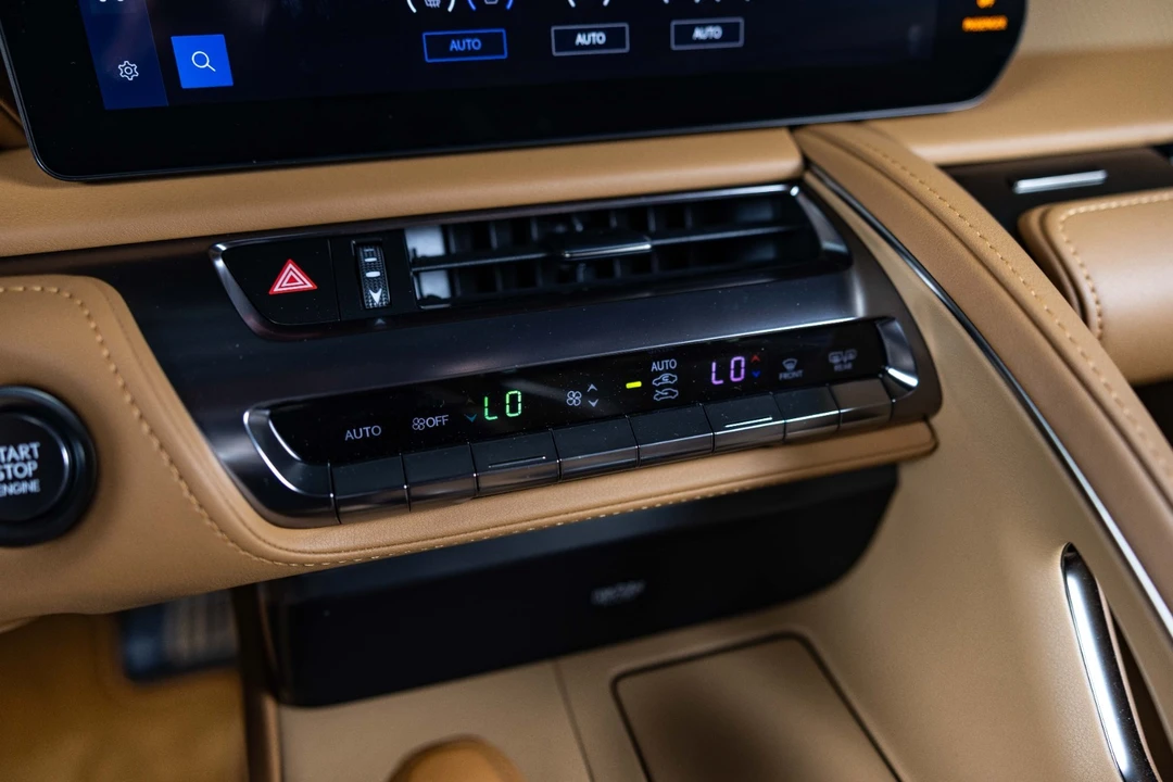 2025 Lexus LC - Image 24 of 31