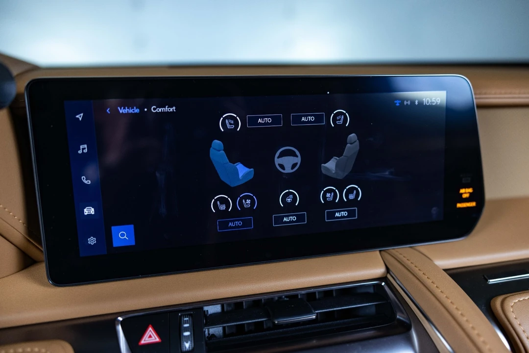 2025 Lexus LC - Image 23 of 31