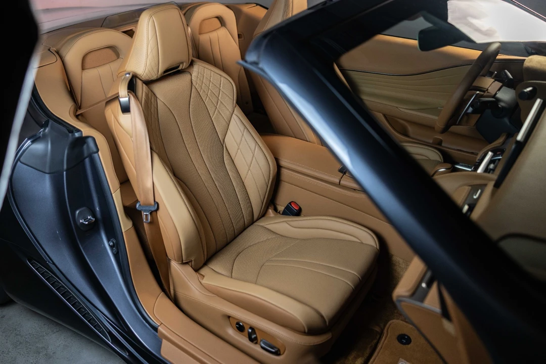 2025 Lexus LC - Image 18 of 31