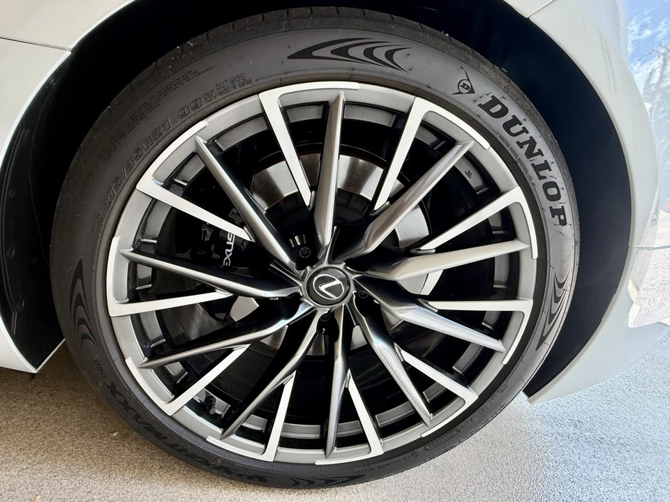 2025 Lexus LC - Image 21 of 31