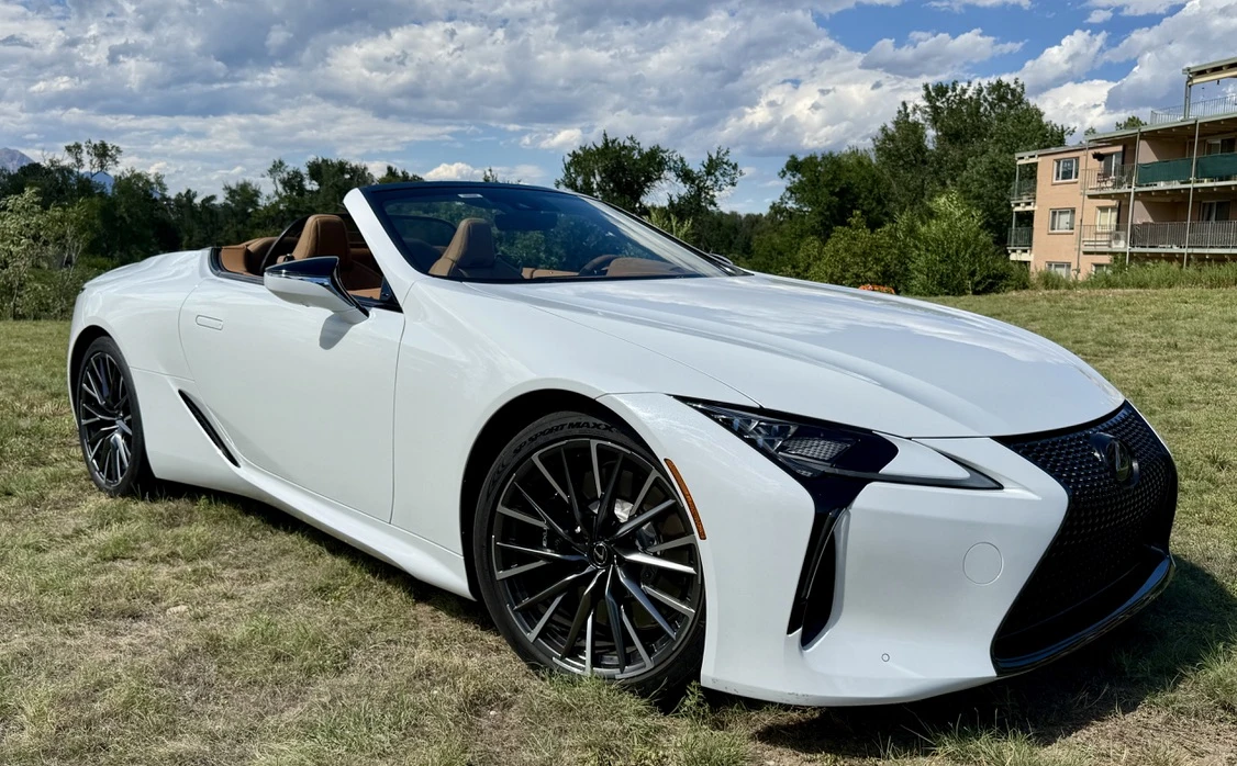 2025 Lexus LC - Image 14 of 31