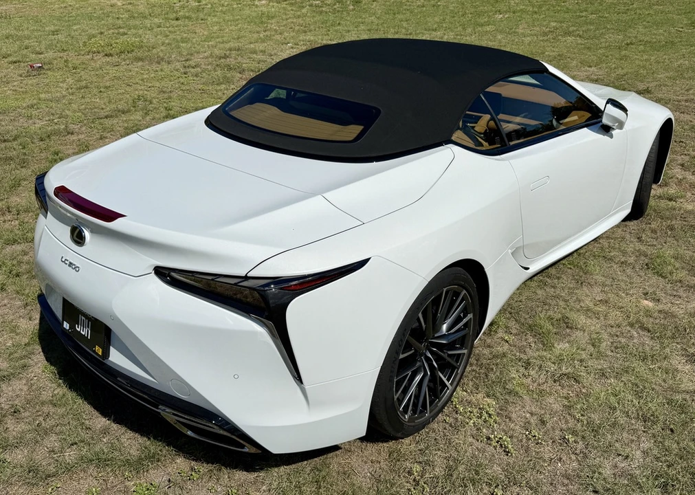2025 Lexus LC - Image 7 of 31