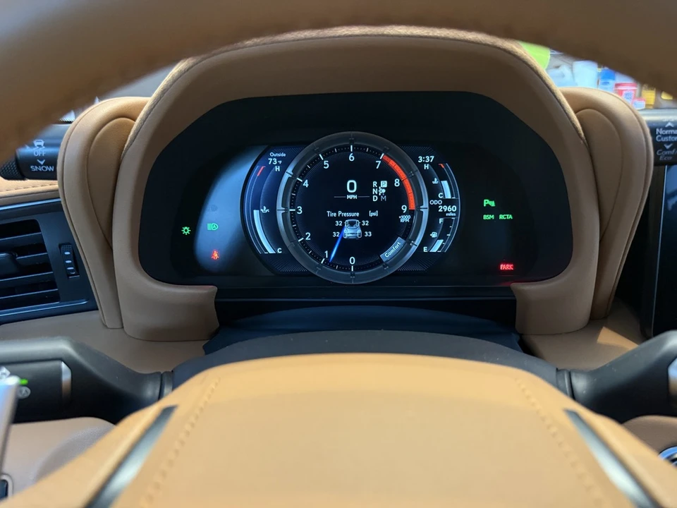 2025 Lexus LC - Image 30 of 31