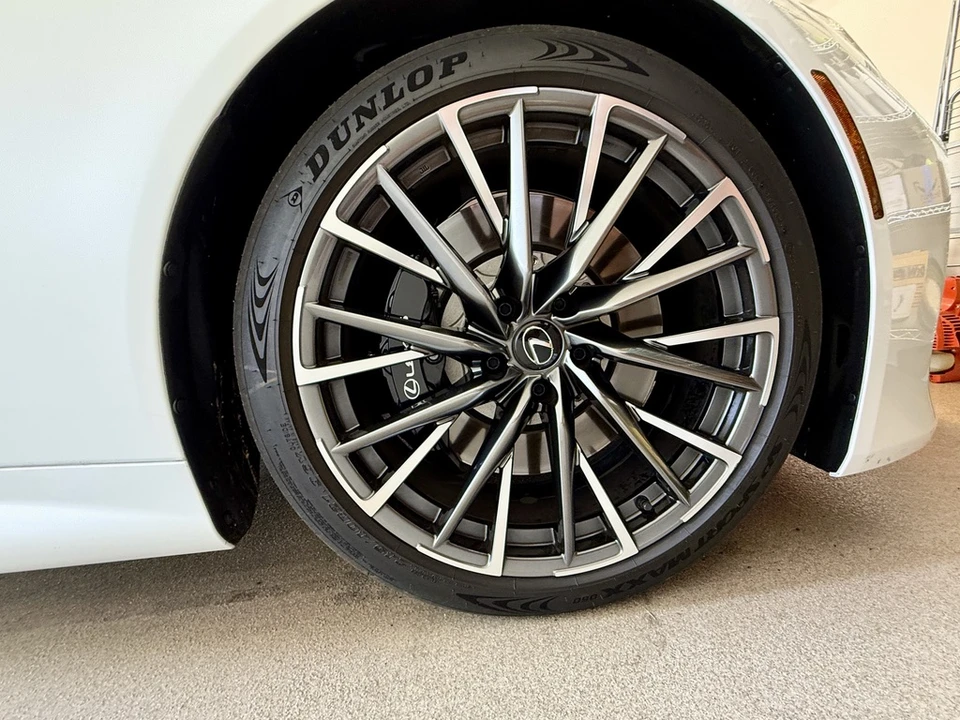 2025 Lexus LC - Image 23 of 31