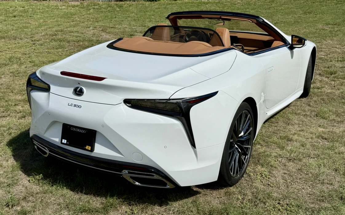 2025 Lexus LC - Image 13 of 31