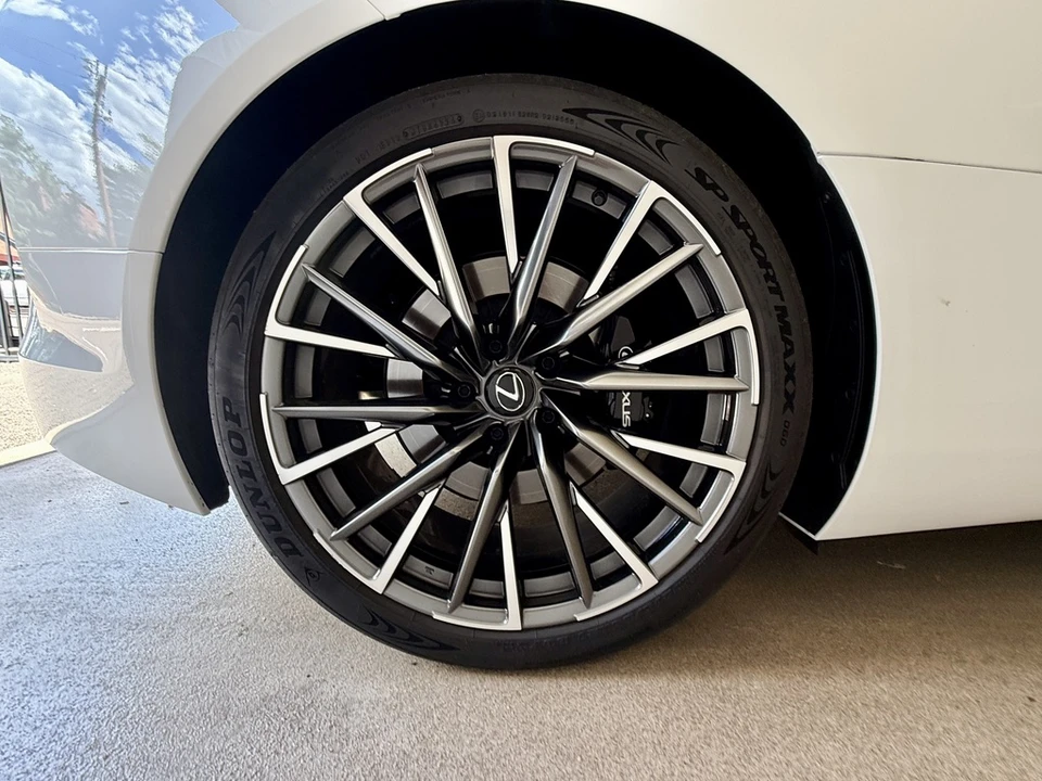 2025 Lexus LC - Image 22 of 31