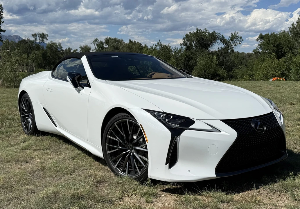 2025 Lexus LC - Image 8 of 31