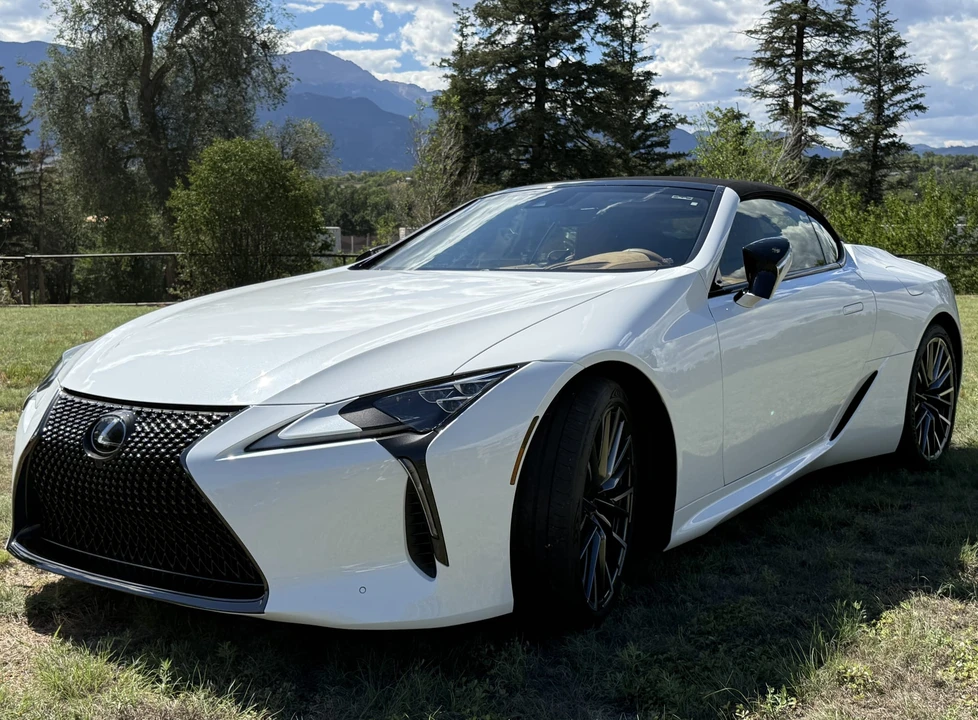2025 Lexus LC - Image 2 of 31