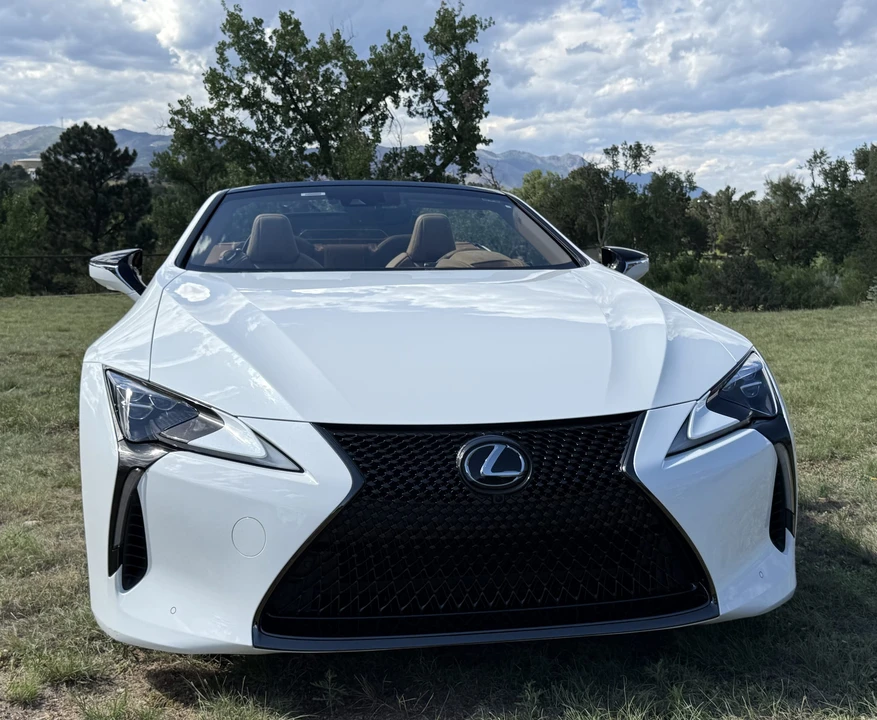 2025 Lexus LC - Image 15 of 31