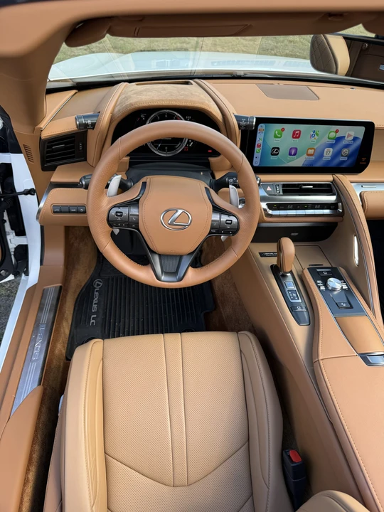 2025 Lexus LC - Image 27 of 31
