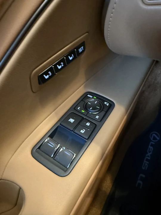 2025 Lexus LC - Image 25 of 31