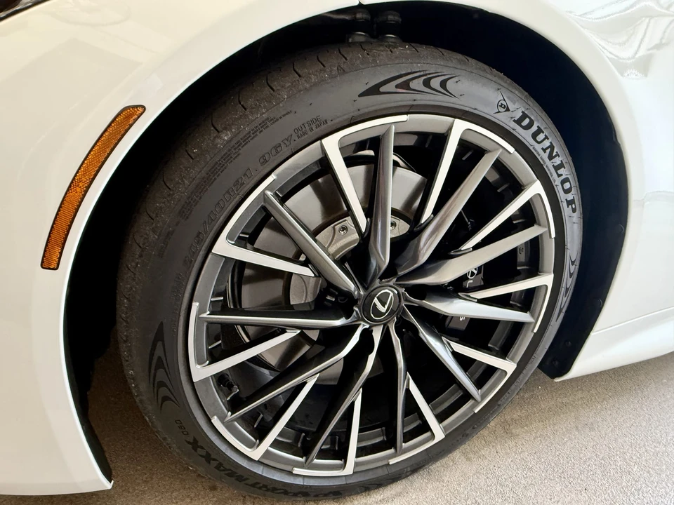 2025 Lexus LC - Image 20 of 31