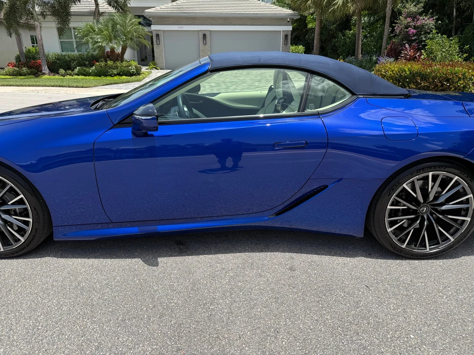 2025 Lexus LC - Image 8 of 31