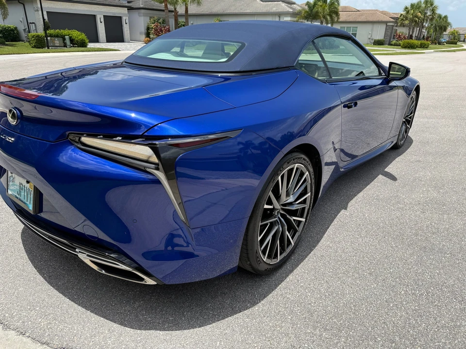 2025 Lexus LC - Image 14 of 31