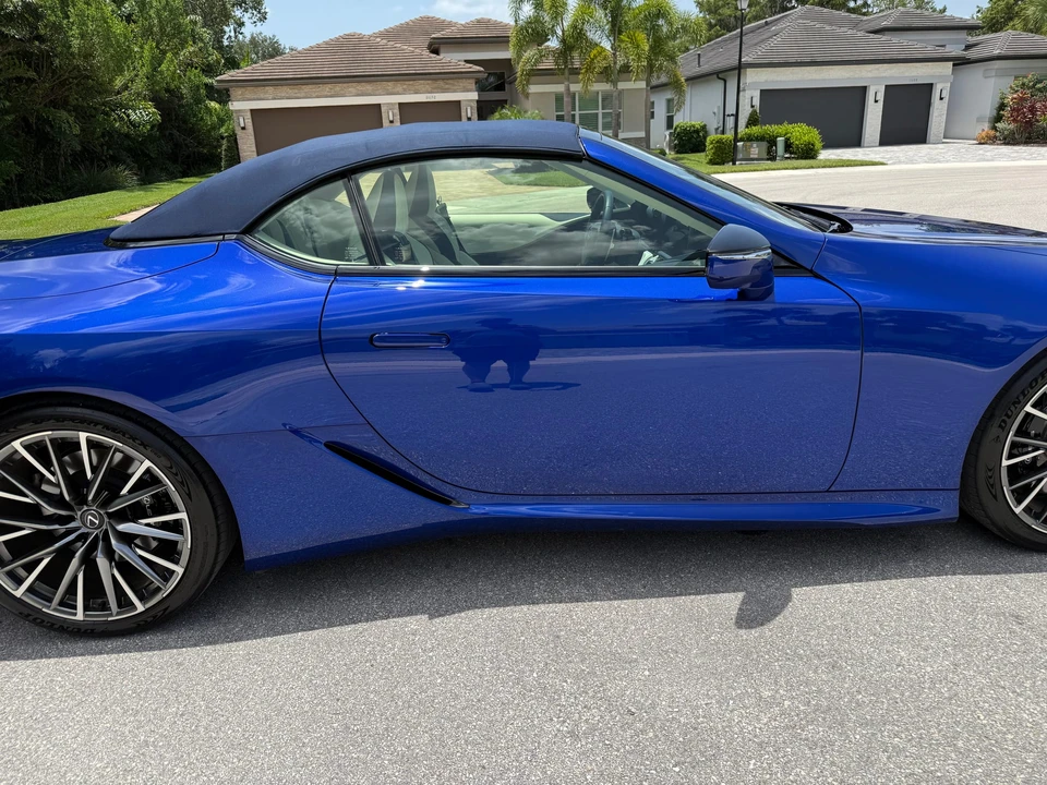 2025 Lexus LC - Image 17 of 31