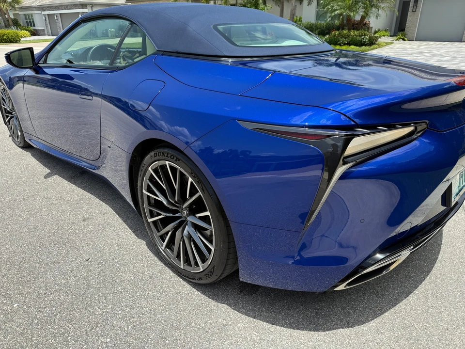 2025 Lexus LC - Image 11 of 31