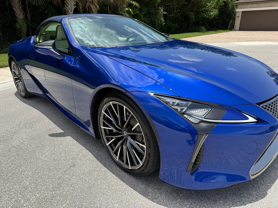 2025 Lexus LC - Image 19 of 31