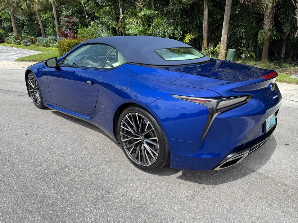 2025 Lexus LC - Image 10 of 31