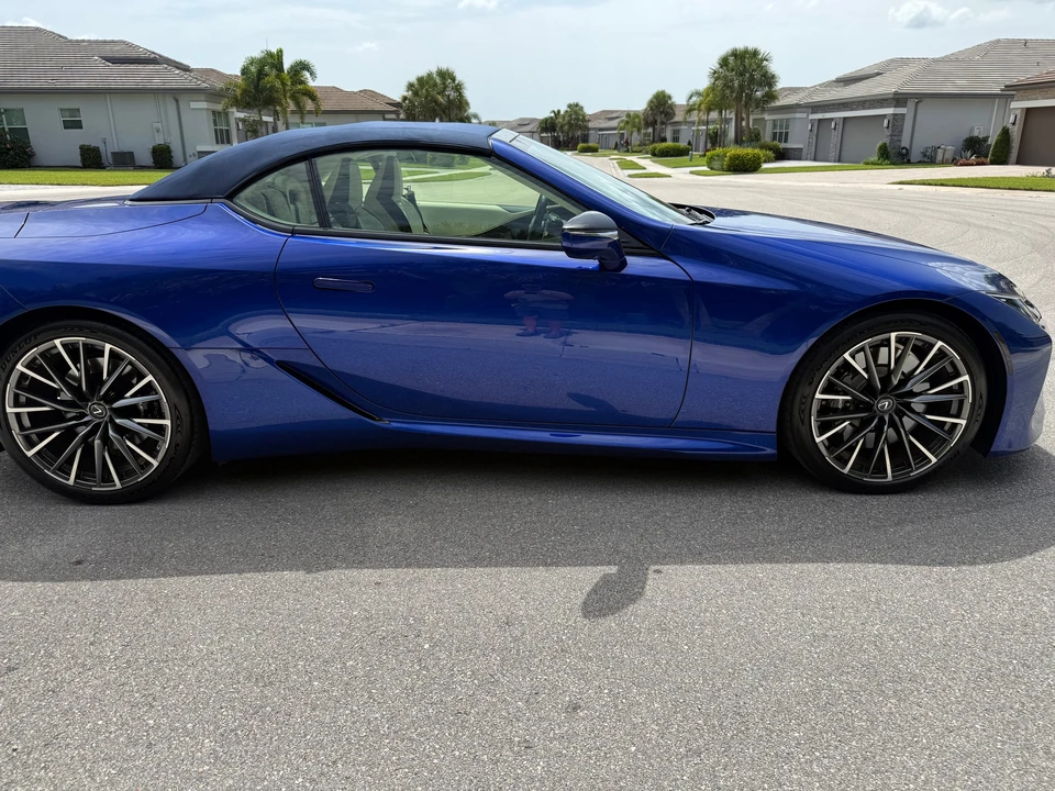 2025 Lexus LC - Image 15 of 31