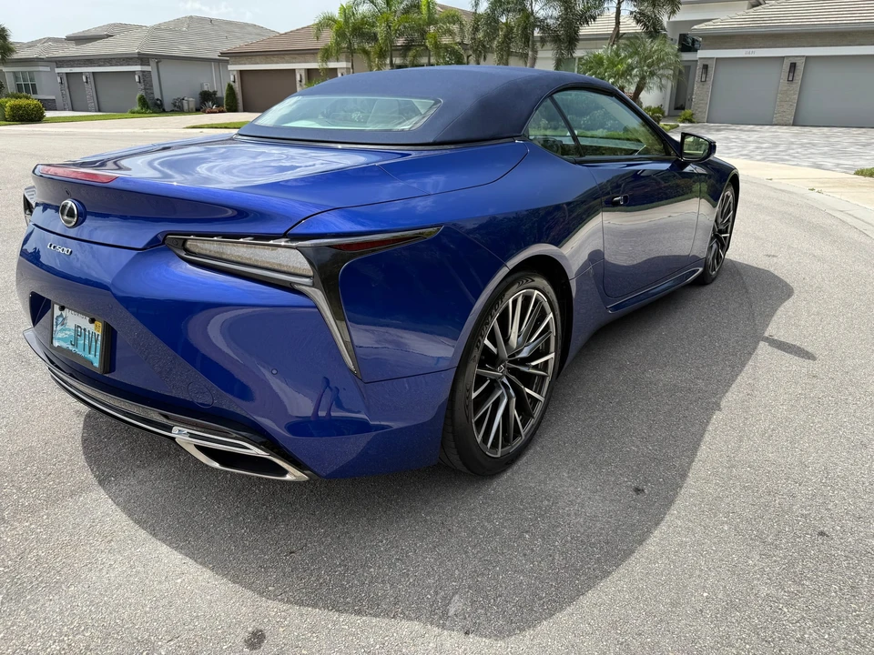 2025 Lexus LC - Image 13 of 31