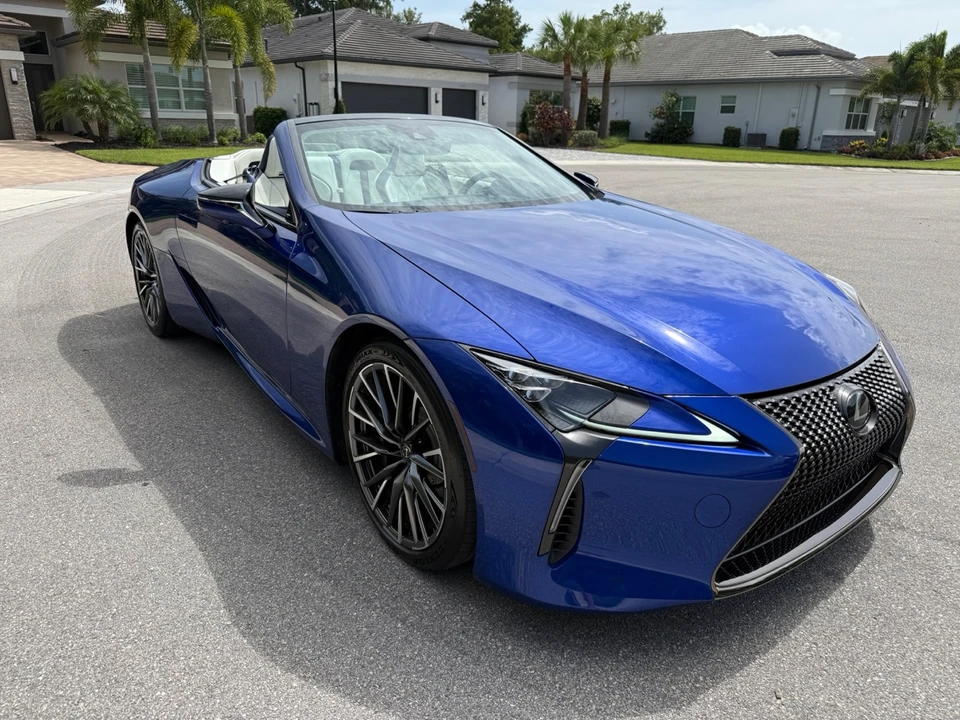 2025 Lexus LC - Image 31 of 31