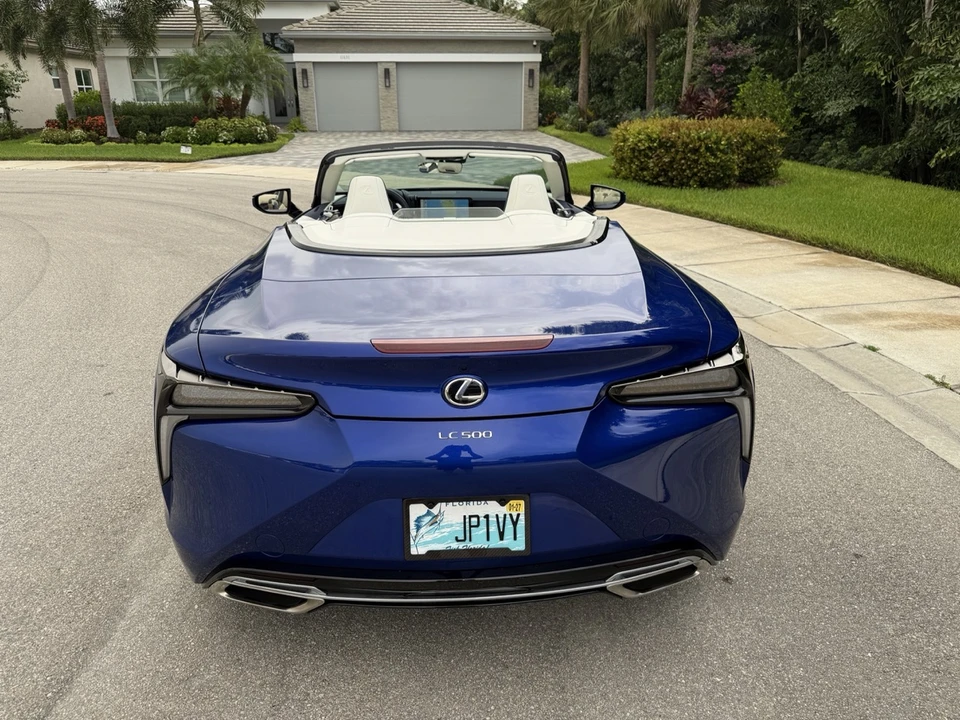 2025 Lexus LC - Image 26 of 31