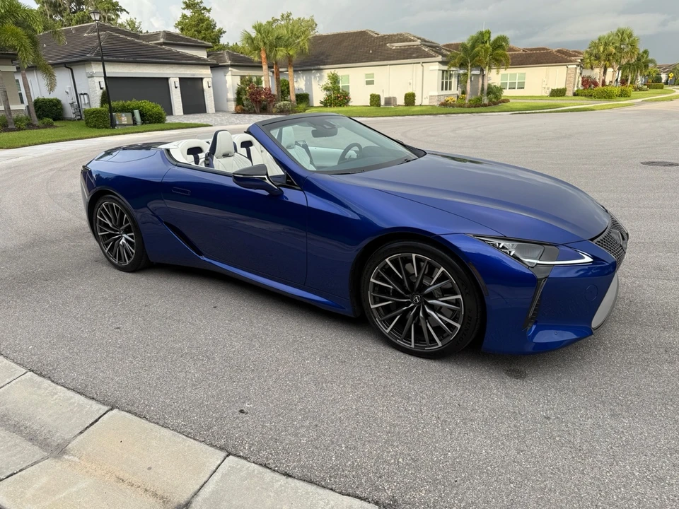 2025 Lexus LC - Image 30 of 31