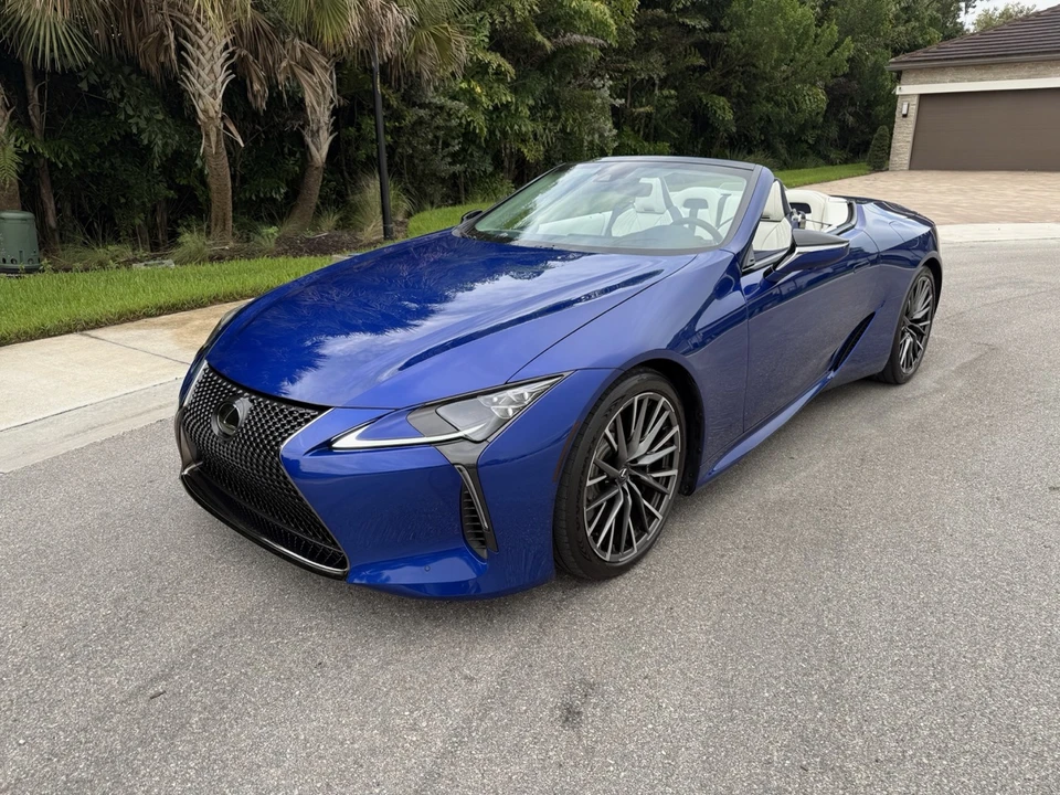 2025 Lexus LC - Image 21 of 31