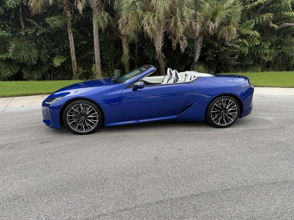 2025 Lexus LC - Image 24 of 31