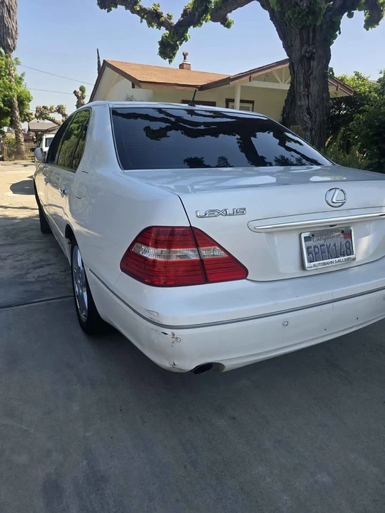 2025 Lexus LS 5th Gen - Image 6 of 7