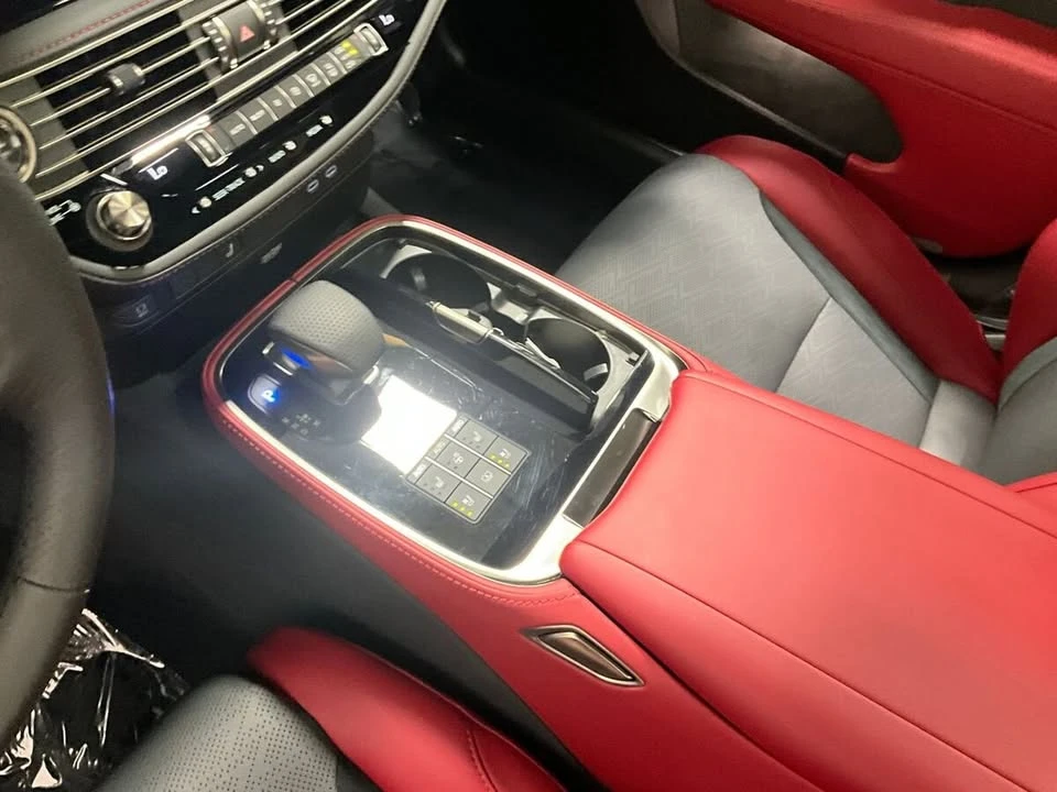 2025 Lexus LS 5th Gen - Image 16 of 19