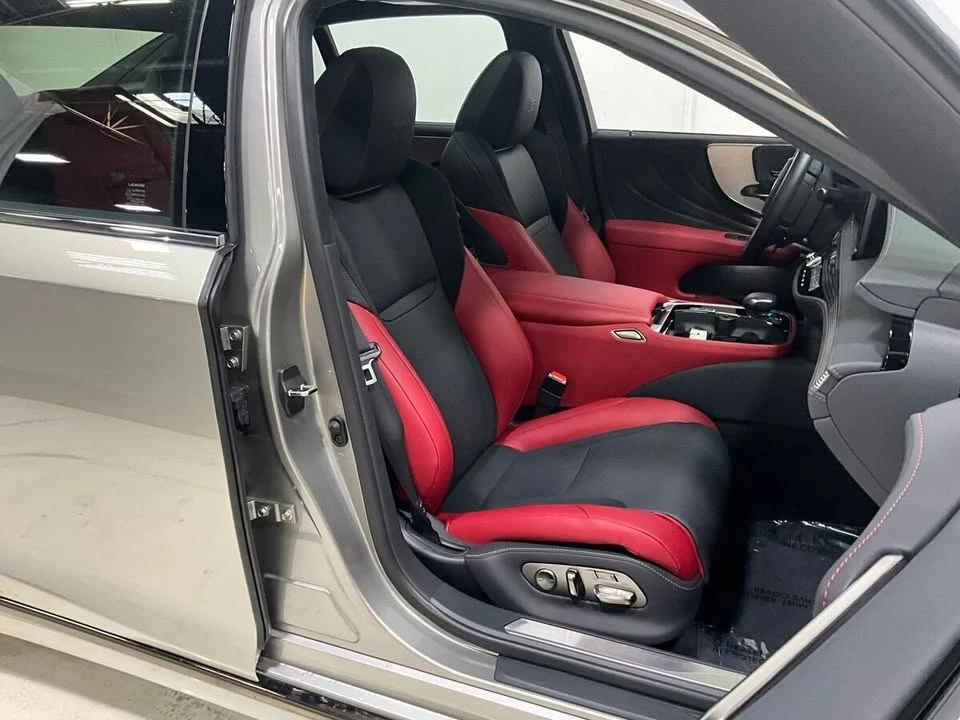2025 Lexus LS 5th Gen - Image 8 of 19