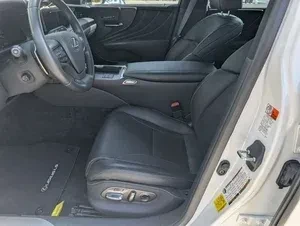 2025 Lexus LS 5th Gen - Image 9 of 12