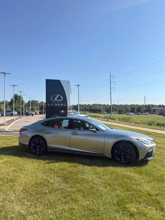 2025 Lexus LS 5th Gen - Image 4 of 20
