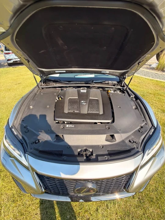 2025 Lexus LS 5th Gen - Image 9 of 20