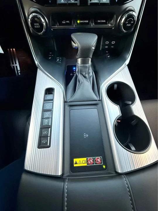 2025 Lexus LX 4th Gen - Image 10 of 13